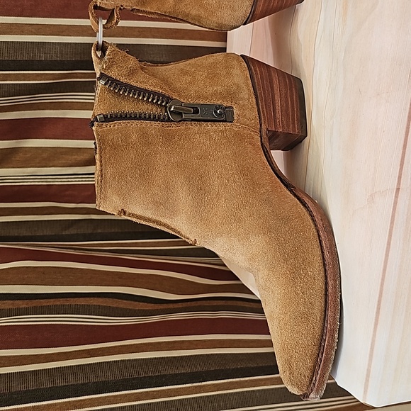 Fyre ankle cut boots. - Picture 7 of 11
